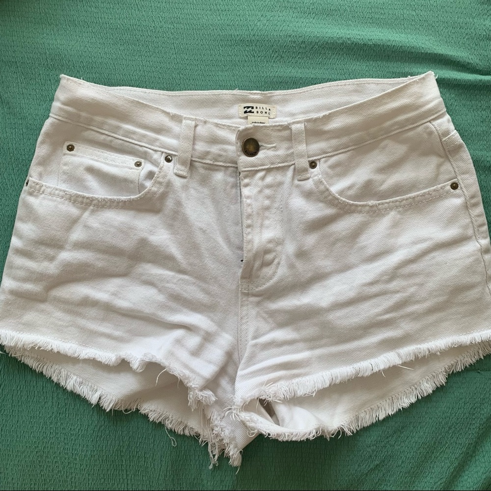 white billabong shorts